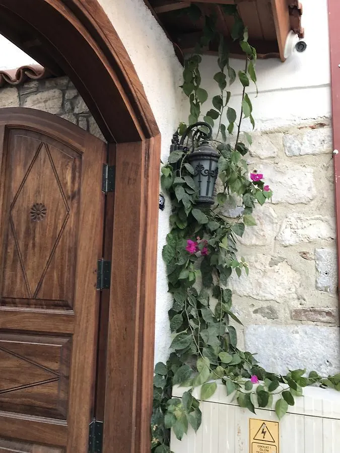 Monza House Otel Siğacık